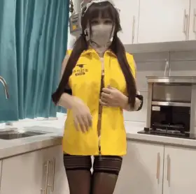 【COSPLAY/中字/视频】扣扣传媒 QDOG-016.樱桃5月新作：美团女仆外卖员上门服务 [1V]【700M】